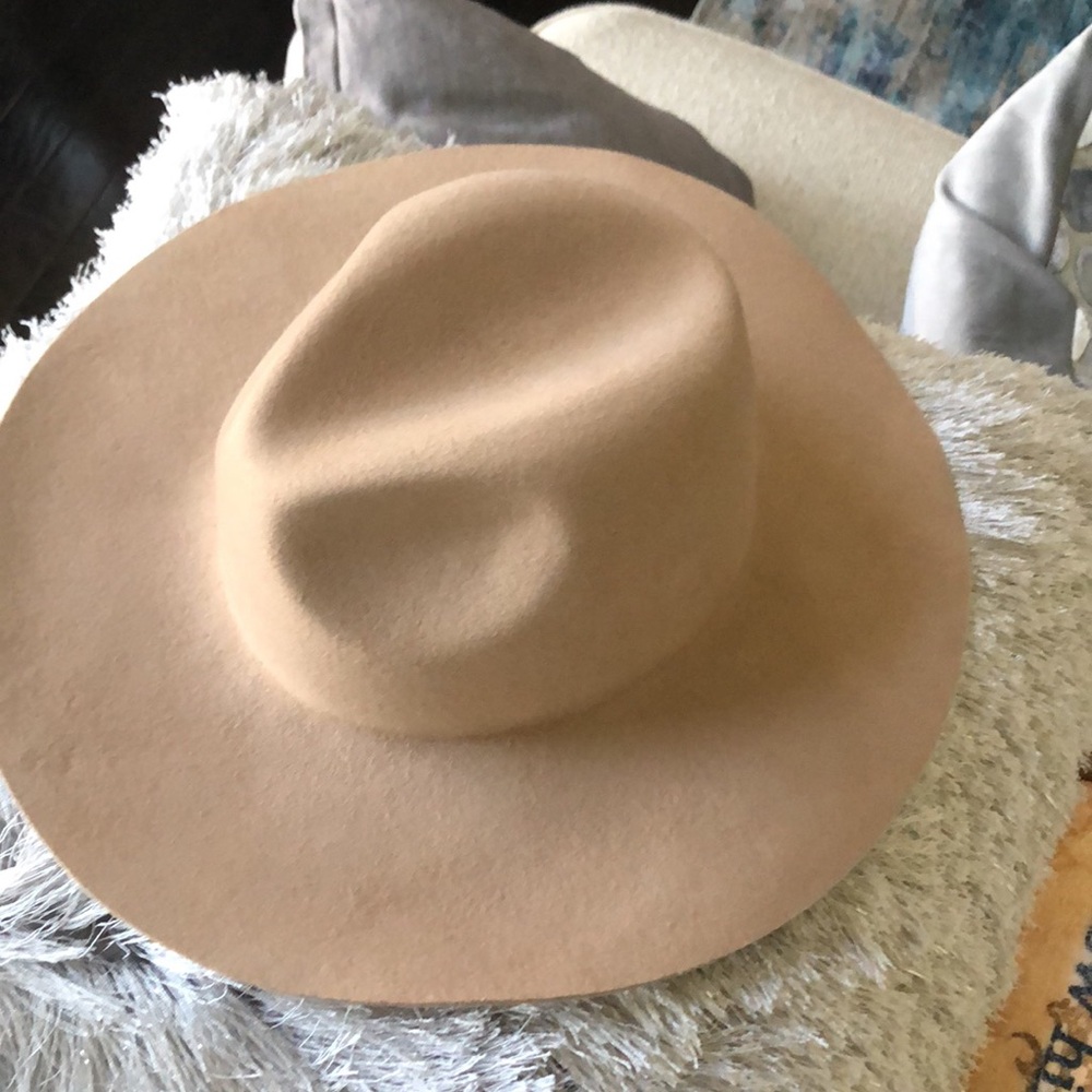 Gigi Pip Wool Camel Hat size 57 S/M.